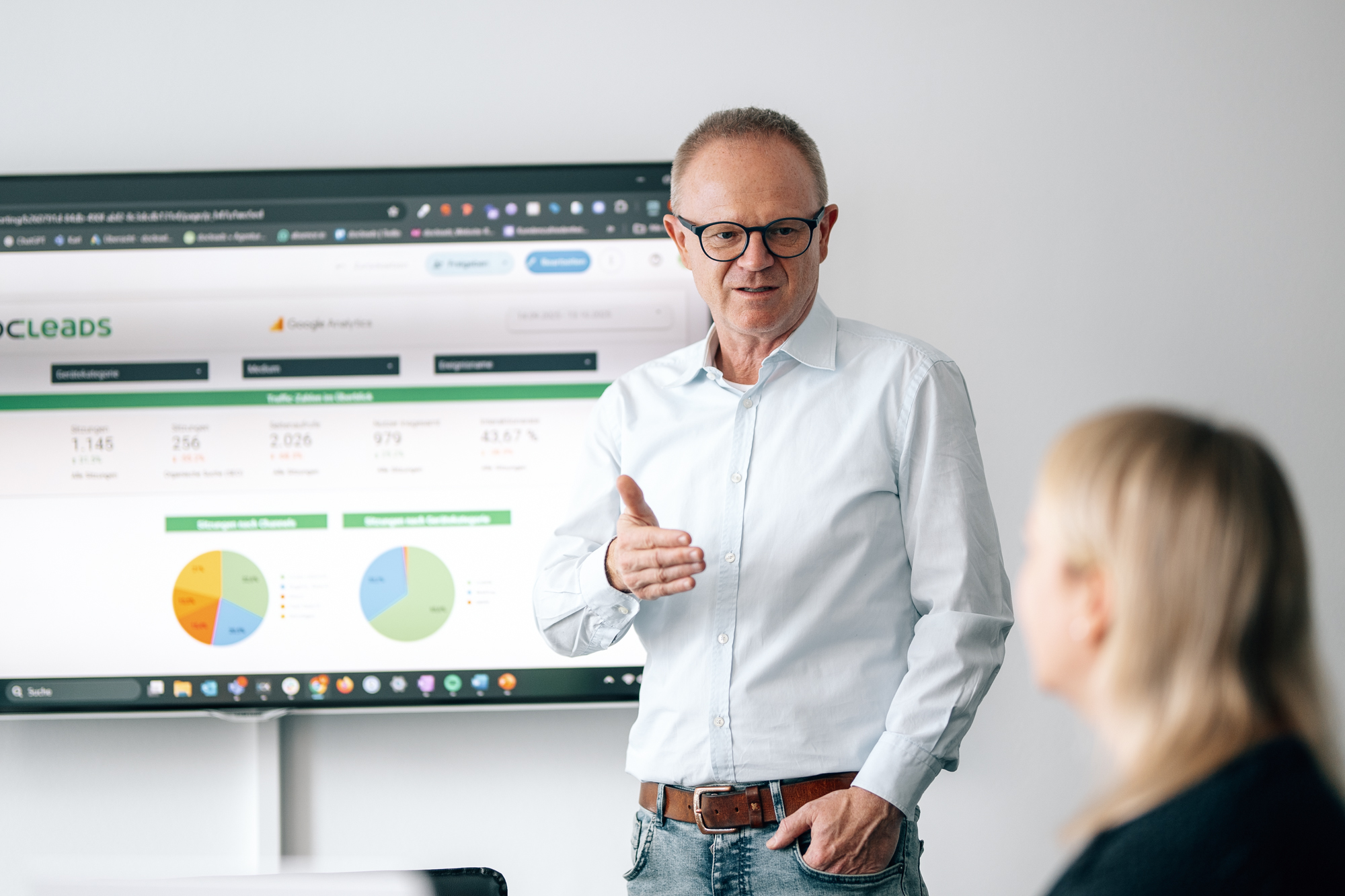 Markus in einer Teambesprechung.