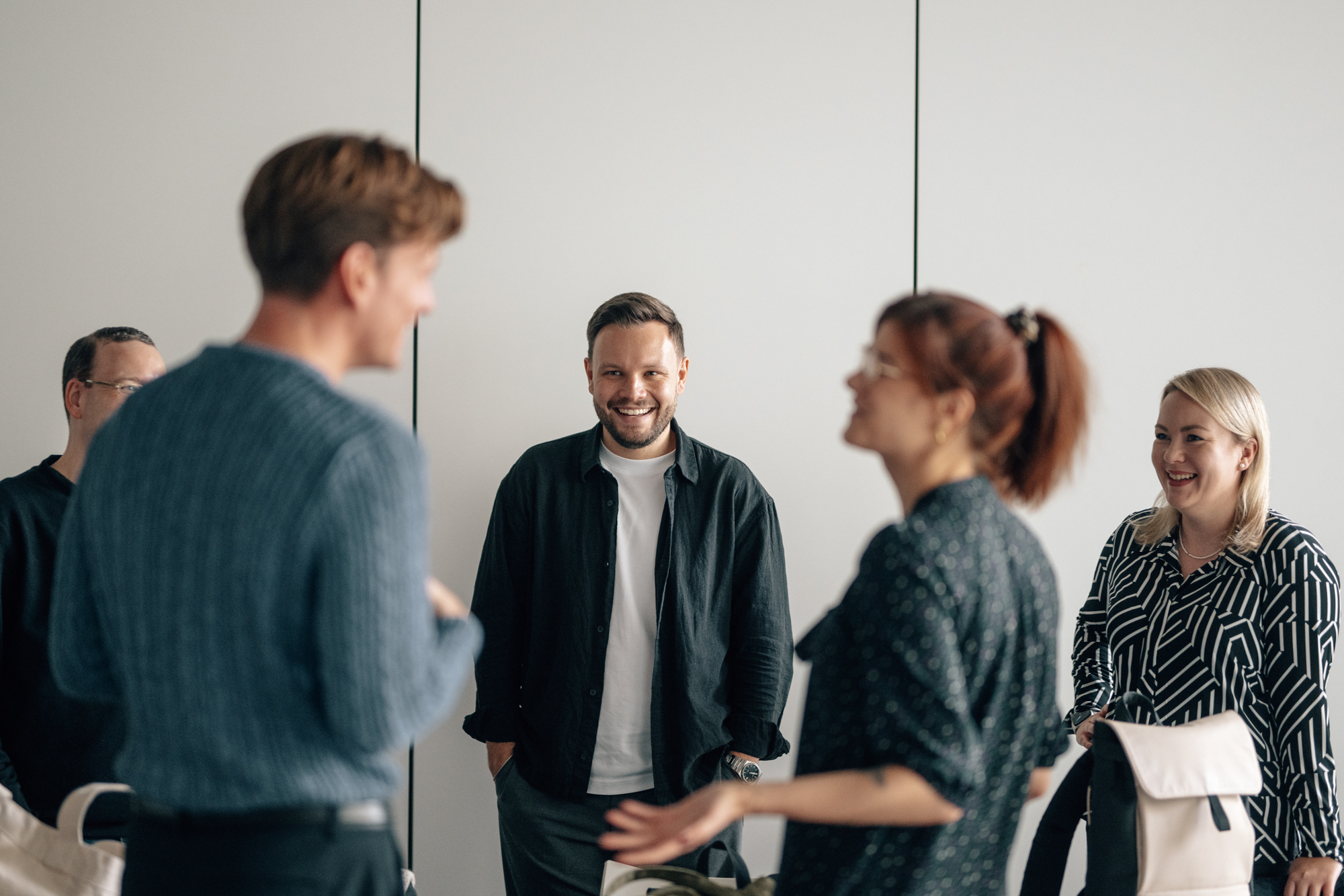 Das Team von Docleads unterhaltet sich.
