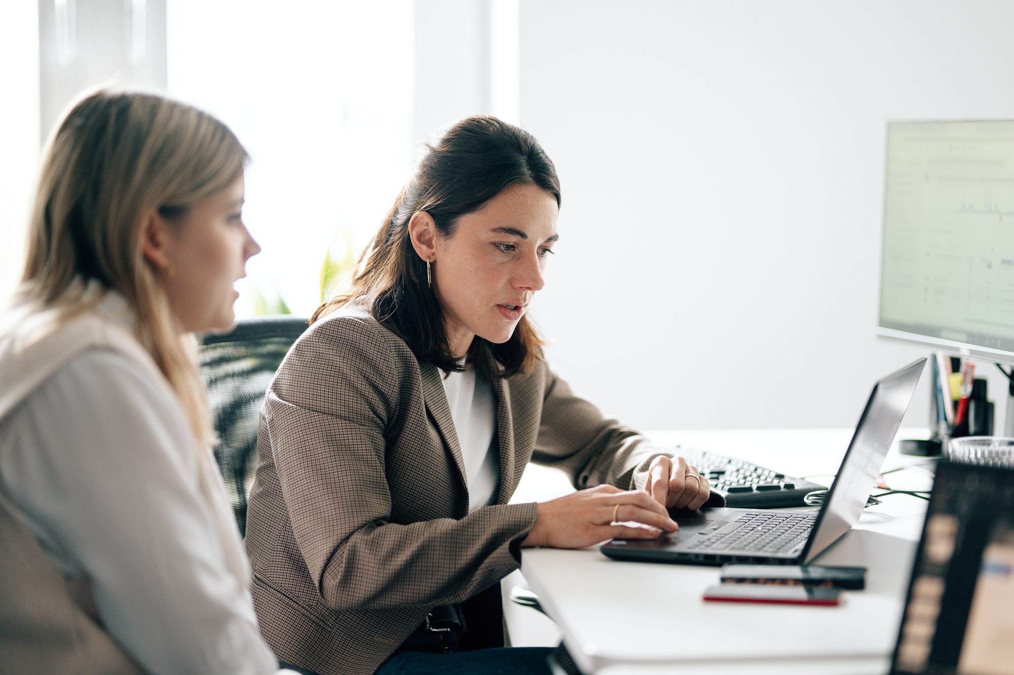 Alicia Mayr und Jessica Stanik im Gespräch.