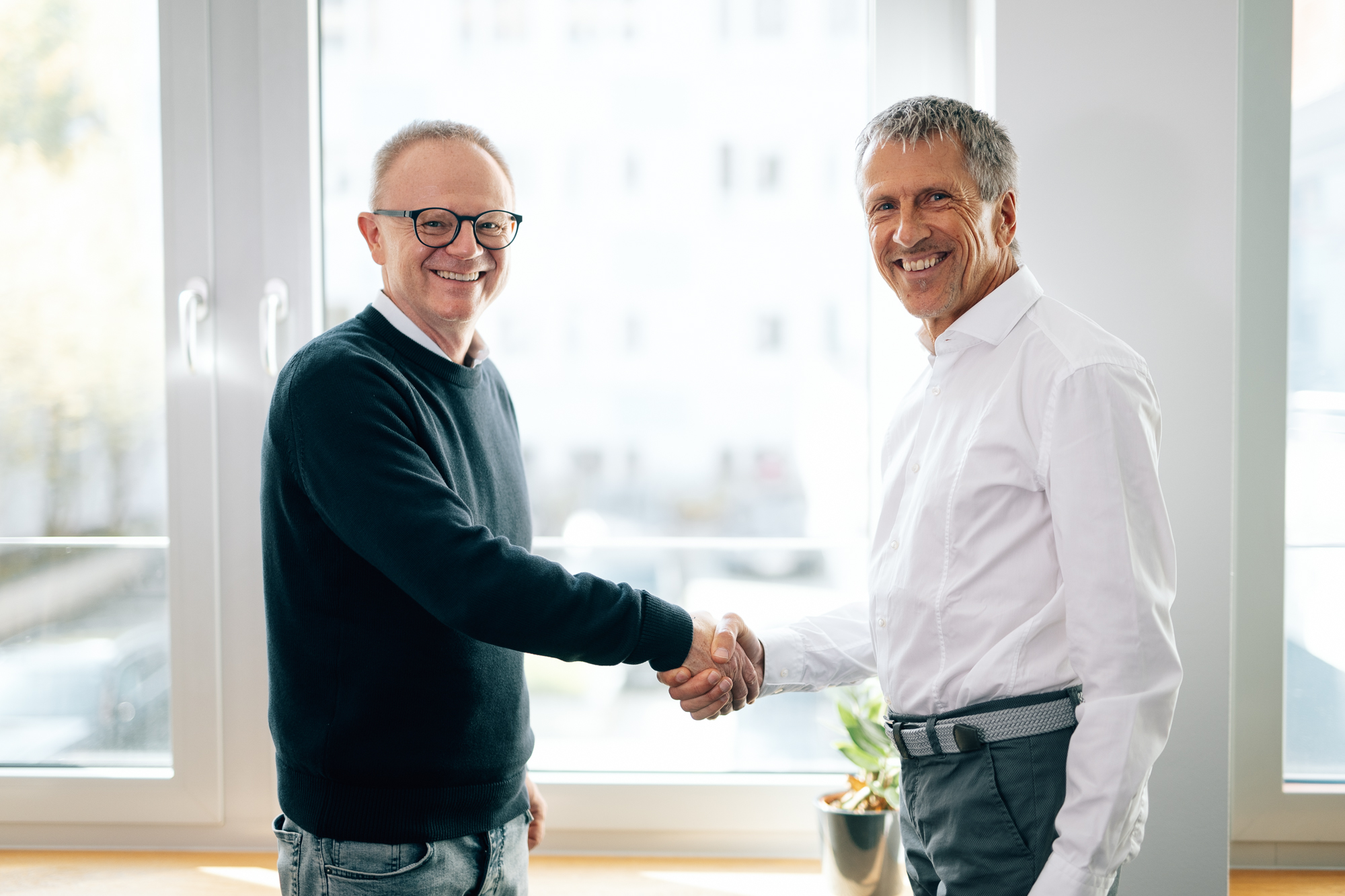 Markus Reif mit einem Kunden.