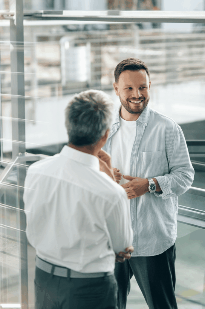 Mike Hazen im Kundengespräch.
